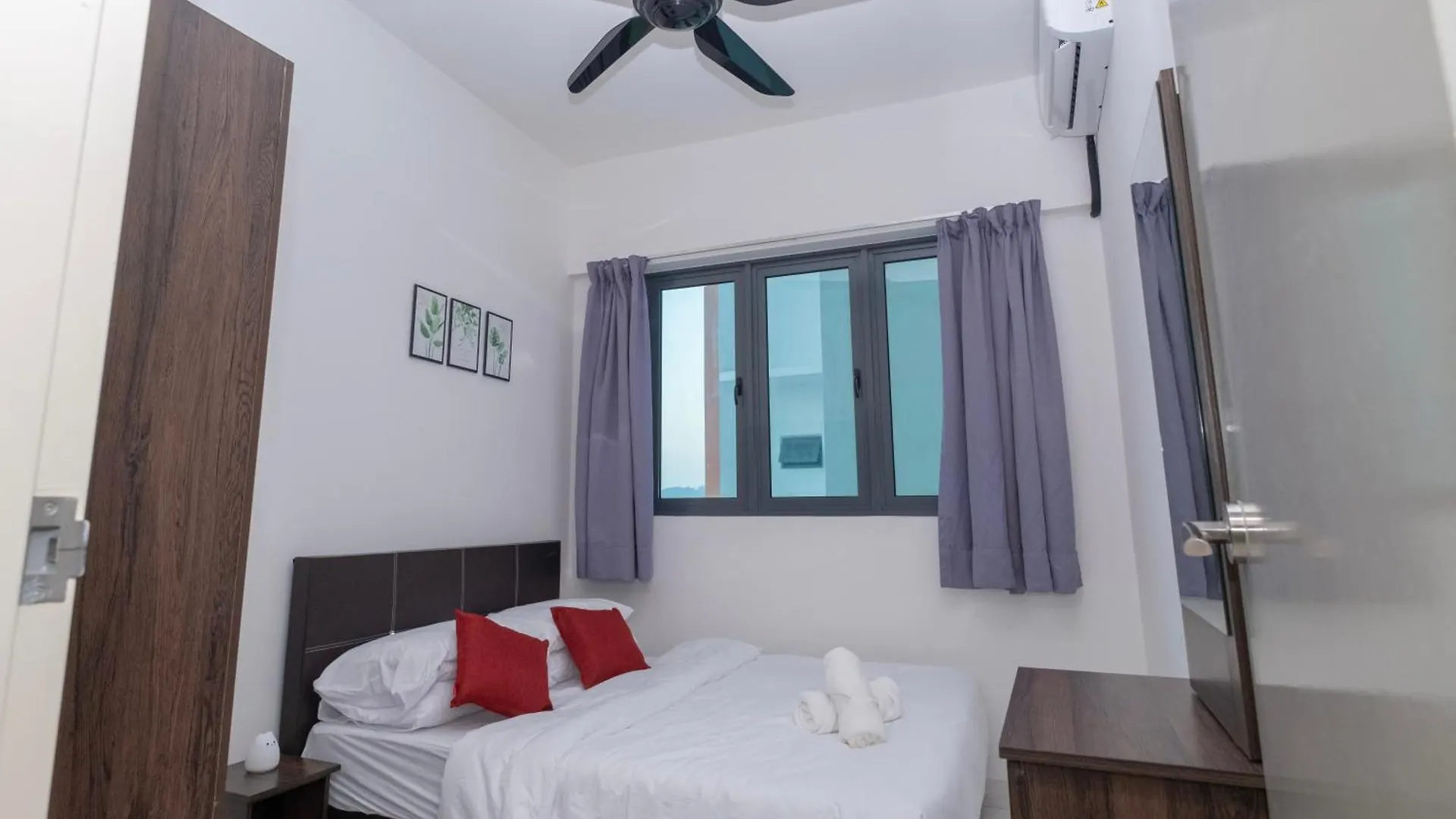 Meritus Suites - 8Pax ペライ アパート