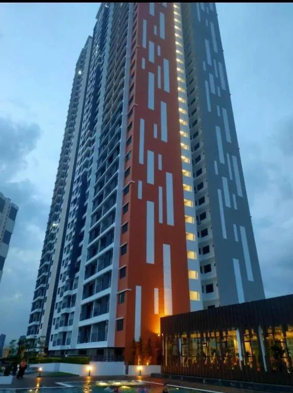Meritus Suites - 8Pax ペライ