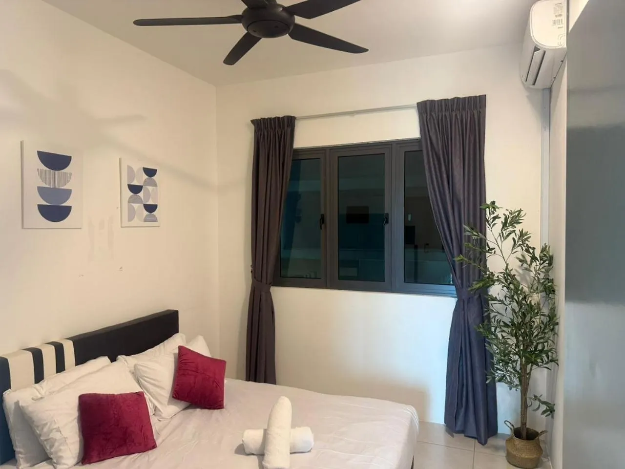 Meritus Suites - 8Pax ペライ アパート